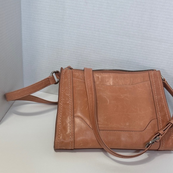 Elegant Tan Leather Shoulder Bag - Picture 3 of 7